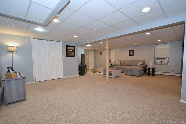 9 Tory Court, Holbrook, NY 11741