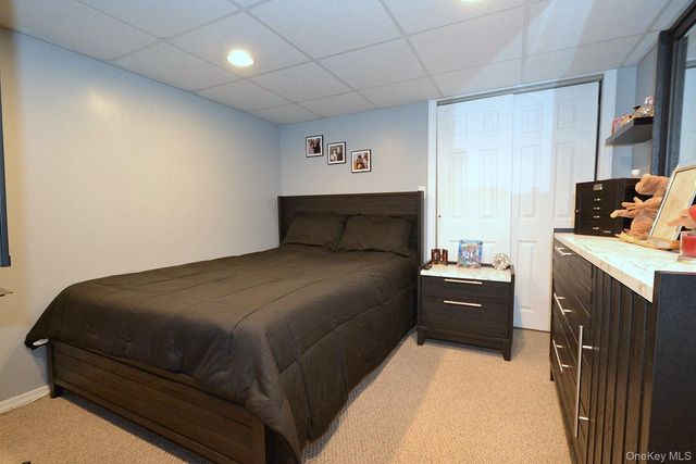 9 Tory Court, Holbrook, NY 11741