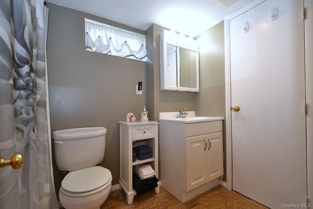 9 Tory Court, Holbrook, NY 11741