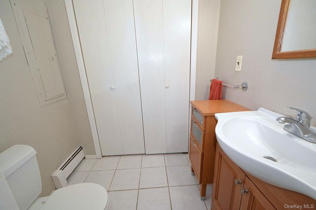 9 Tory Court, Holbrook, NY 11741