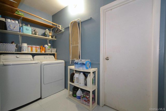 9 Tory Court, Holbrook, NY 11741