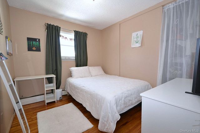 9 Tory Court, Holbrook, NY 11741