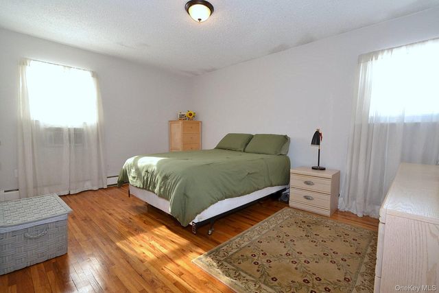 9 Tory Court, Holbrook, NY 11741