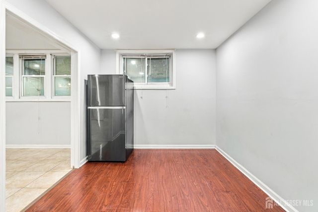 25 College Drive, Edison, NJ 08817