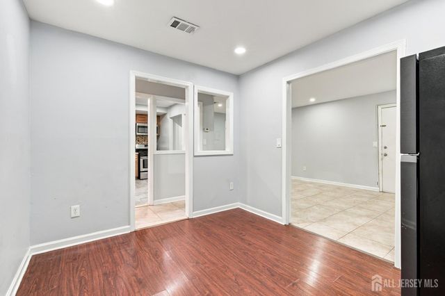 25 College Drive, Edison, NJ 08817