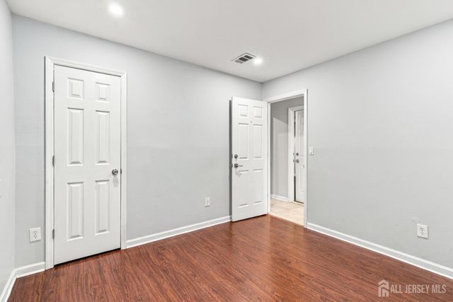 25 College Drive, Edison, NJ 08817