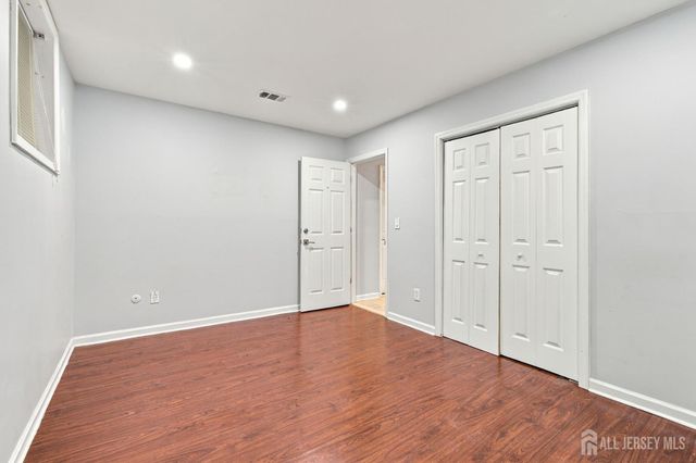 25 College Drive, Edison, NJ 08817