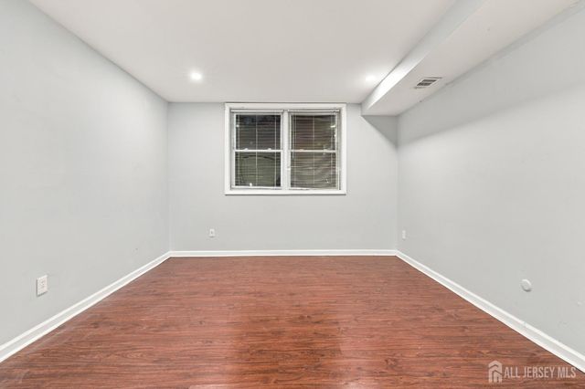 25 College Drive, Edison, NJ 08817
