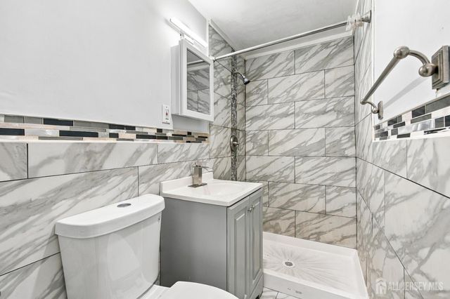 25 College Drive, Edison, NJ 08817