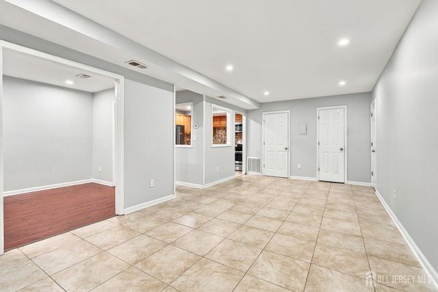 25 College Drive, Edison, NJ 08817