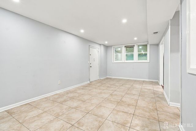 25 College Drive, Edison, NJ 08817