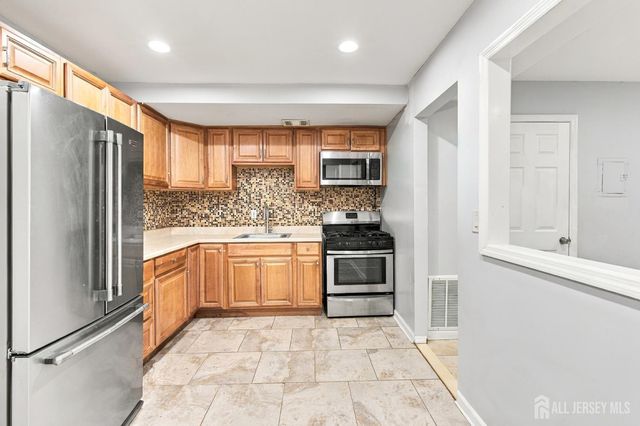 25 College Drive, Edison, NJ 08817