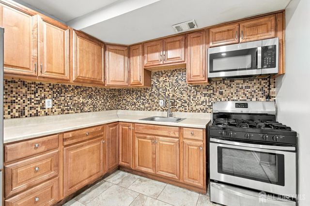 25 College Drive, Edison, NJ 08817