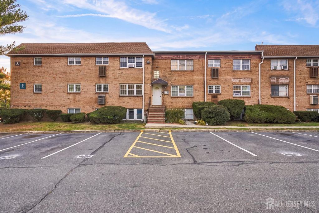 25 College Drive, Edison, NJ 08817