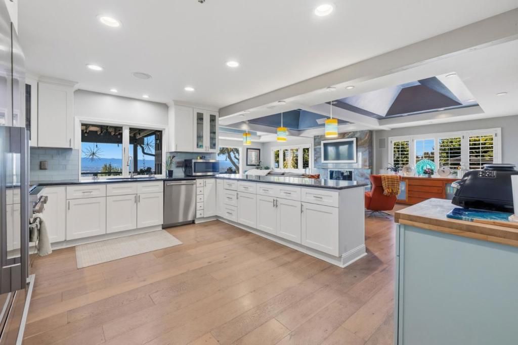 Image 12 of property listing at 15761 E Alta Vista Way, San Jose, CA 95127