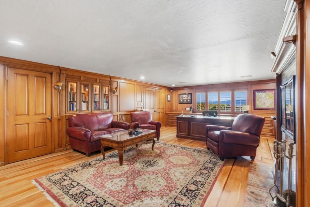 Image 20 of property listing at 15761 E Alta Vista Way, San Jose, CA 95127