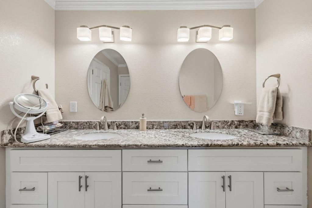 Image 25 of property listing at 15761 E Alta Vista Way, San Jose, CA 95127