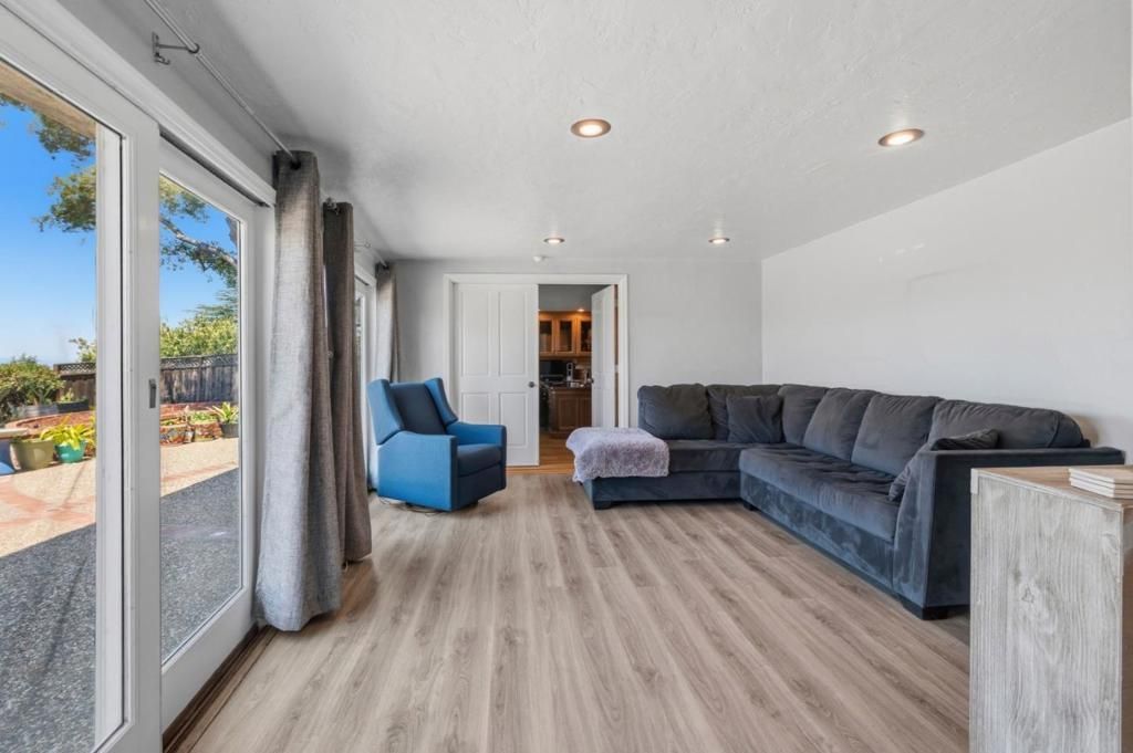 Image 31 of property listing at 15761 E Alta Vista Way, San Jose, CA 95127