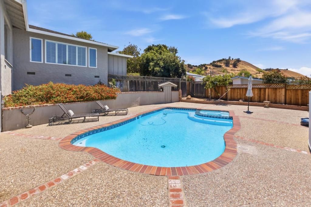Image 39 of property listing at 15761 E Alta Vista Way, San Jose, CA 95127
