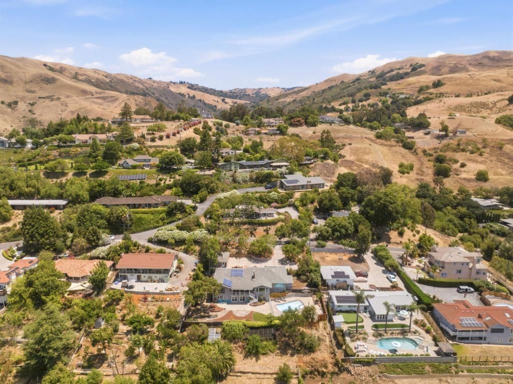 Image 53 of property listing at 15761 E Alta Vista Way, San Jose, CA 95127
