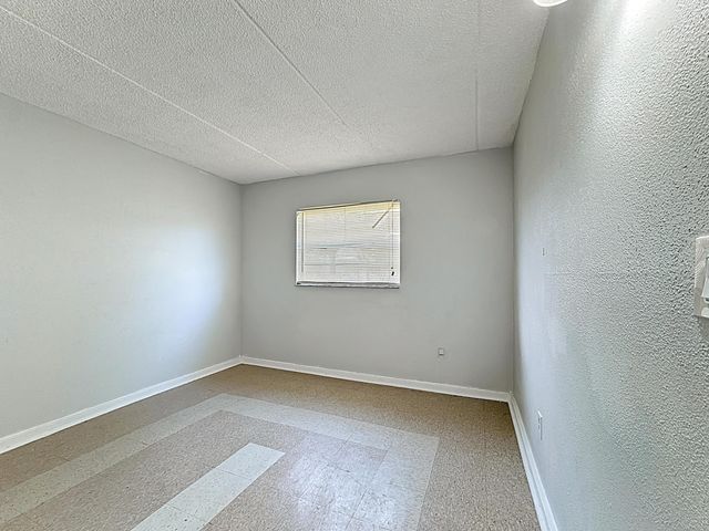 694 Michigan Ct Apt 2, St Cloud, FL 34769