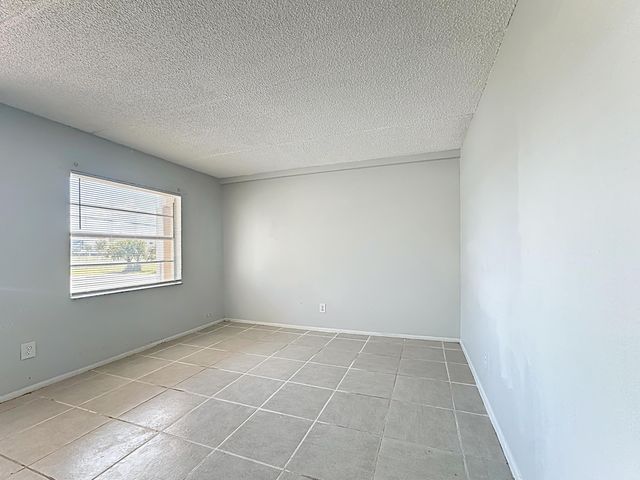 694 Michigan Ct Apt 2, St Cloud, FL 34769