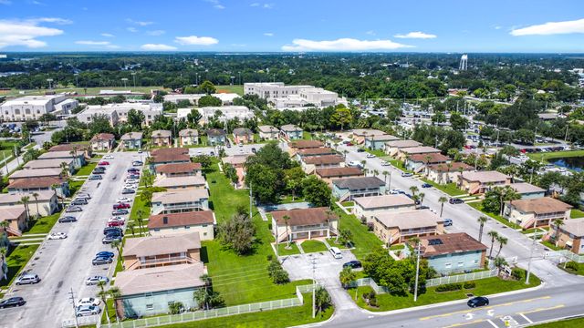 694 Michigan Ct Apt 2, St Cloud, FL 34769