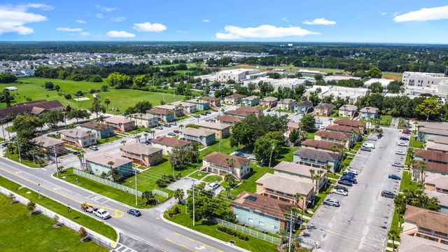 694 Michigan Ct Apt 2, St Cloud, FL 34769