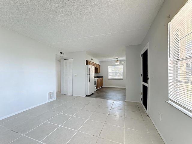 694 Michigan Ct Apt 2, St Cloud, FL 34769