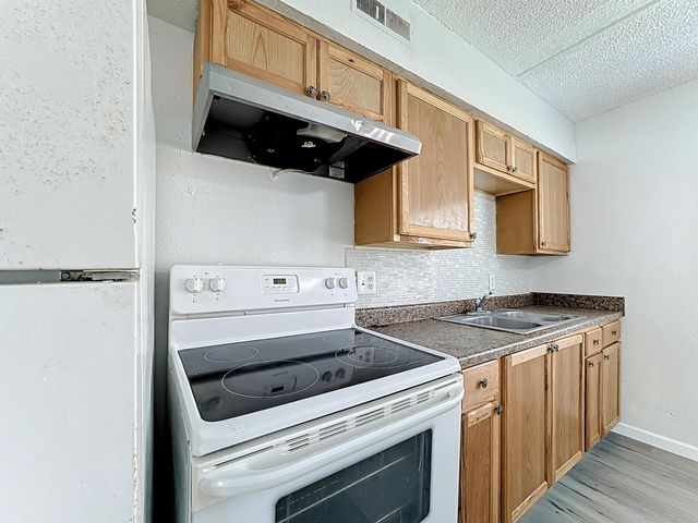 694 Michigan Ct Apt 2, St Cloud, FL 34769