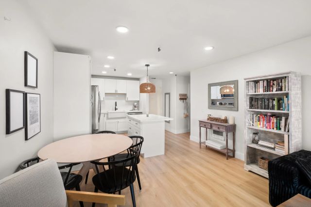 4015 Crown Point 104, San Diego, CA 92109