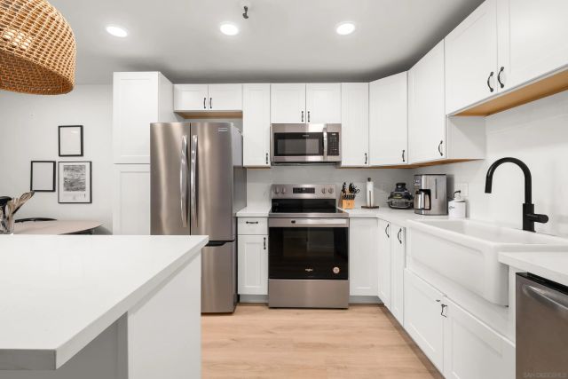 4015 Crown Point 104, San Diego, CA 92109