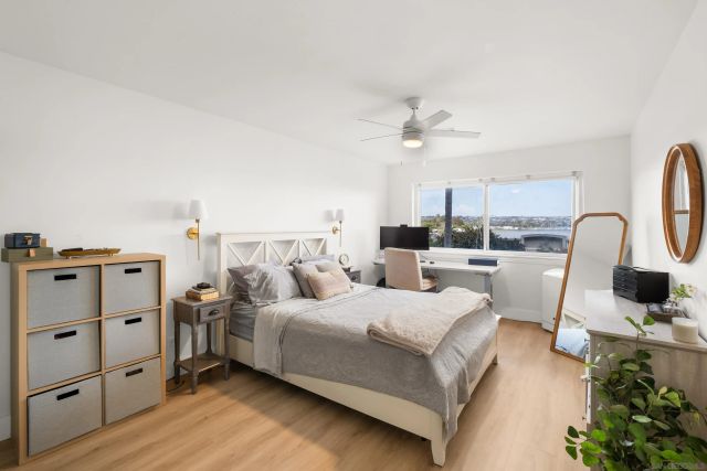 4015 Crown Point 104, San Diego, CA 92109