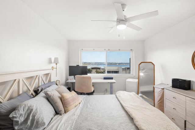 4015 Crown Point 104, San Diego, CA 92109