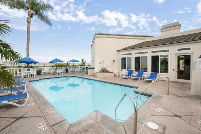 4015 Crown Point 104, San Diego, CA 92109