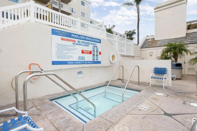 4015 Crown Point 104, San Diego, CA 92109