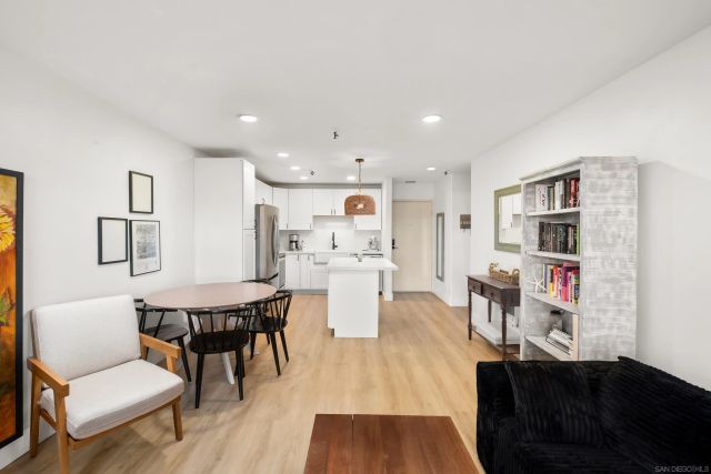 4015 Crown Point 104, San Diego, CA 92109