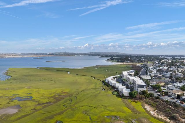 4015 Crown Point 104, San Diego, CA 92109