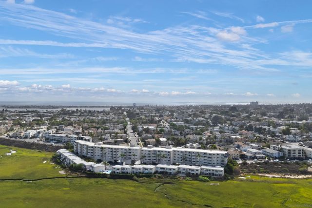 4015 Crown Point 104, San Diego, CA 92109