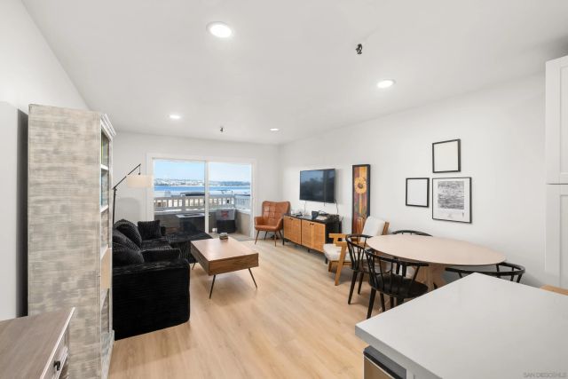 4015 Crown Point 104, San Diego, CA 92109