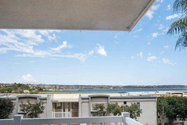 4015 Crown Point 104, San Diego, CA 92109