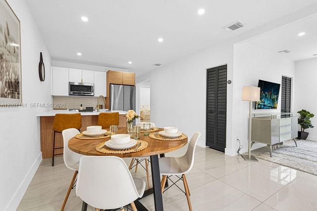 570 NW 48th St, Miami, FL 33127