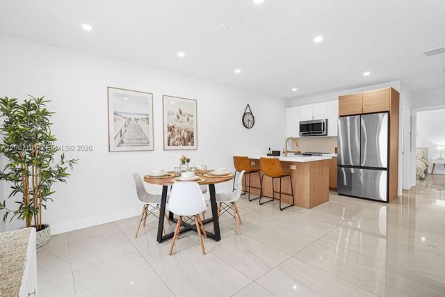 570 NW 48th St, Miami, FL 33127