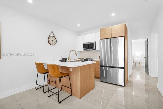 570 NW 48th St, Miami, FL 33127