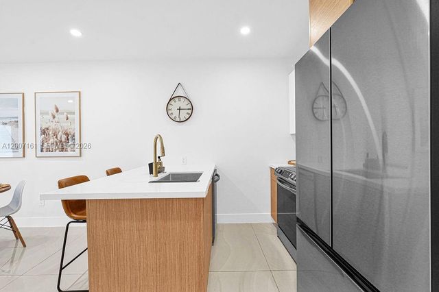 570 NW 48th St, Miami, FL 33127