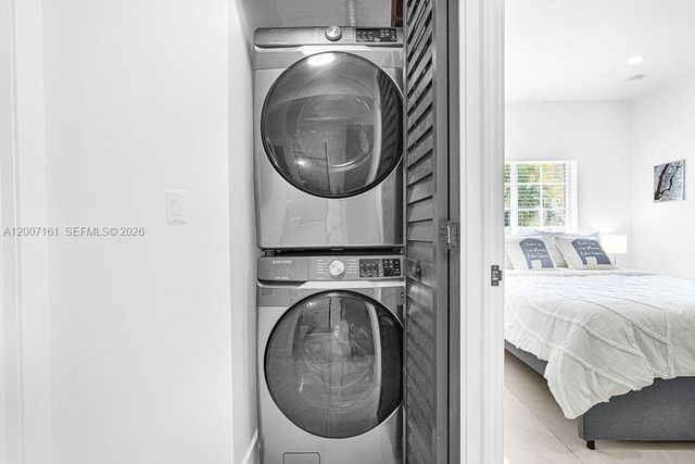 570 NW 48th St, Miami, FL 33127