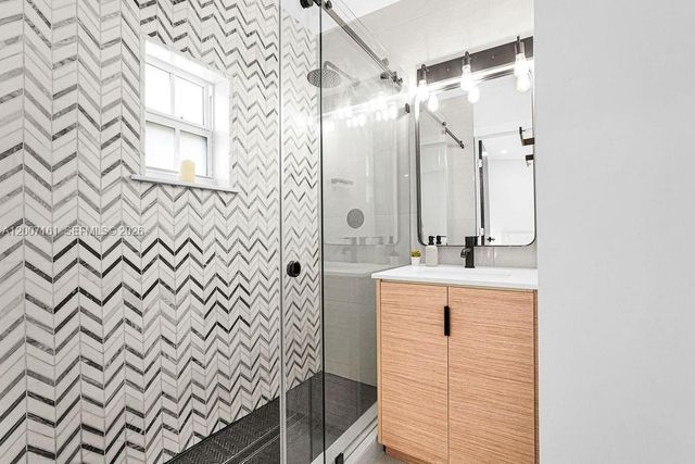 570 NW 48th St, Miami, FL 33127