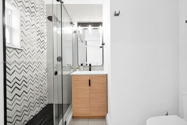 570 NW 48th St, Miami, FL 33127