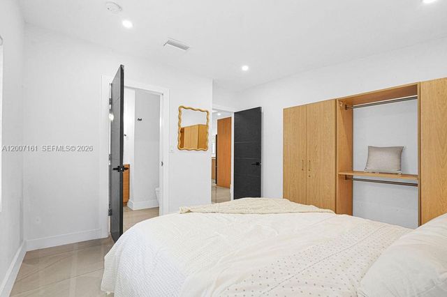 570 NW 48th St, Miami, FL 33127