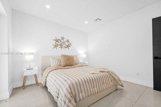 570 NW 48th St, Miami, FL 33127